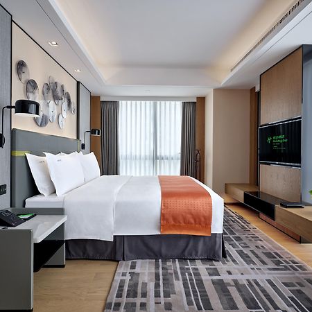 Holiday Inn Guangzhou South Lake Hotel - Ideal For Business & Leisure Exterior foto